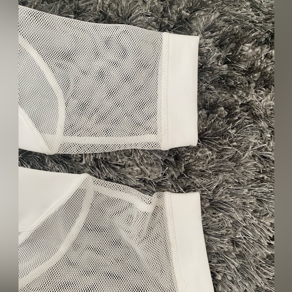 Lululemon Forget The Sweat 7/8 Tight | White | Size: 6 - Picture 6 of 6